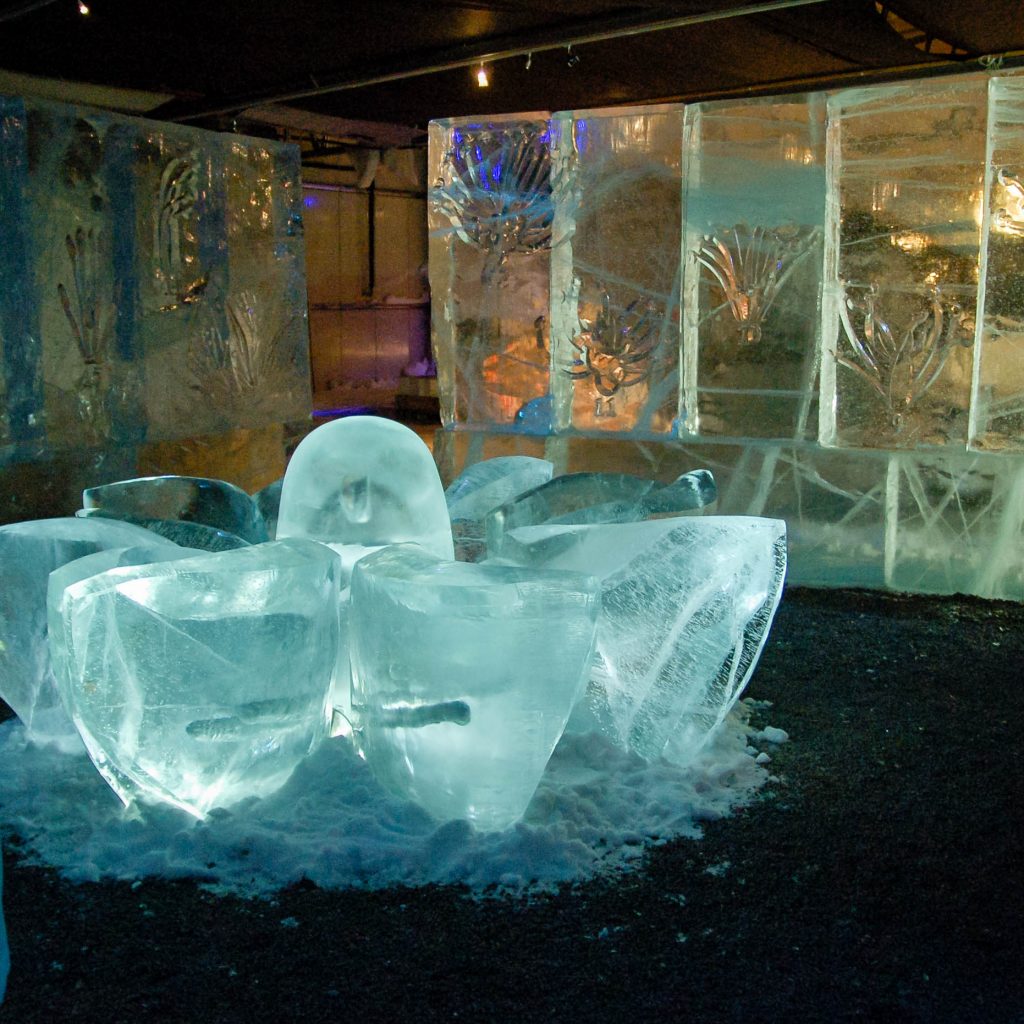 Eisskulpturen in der Eisfabrik am Icehotel in Jukkasjärvi