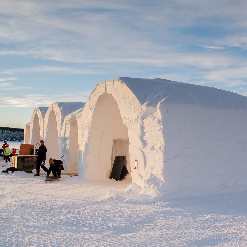 Bau des Icehotel im November 2007